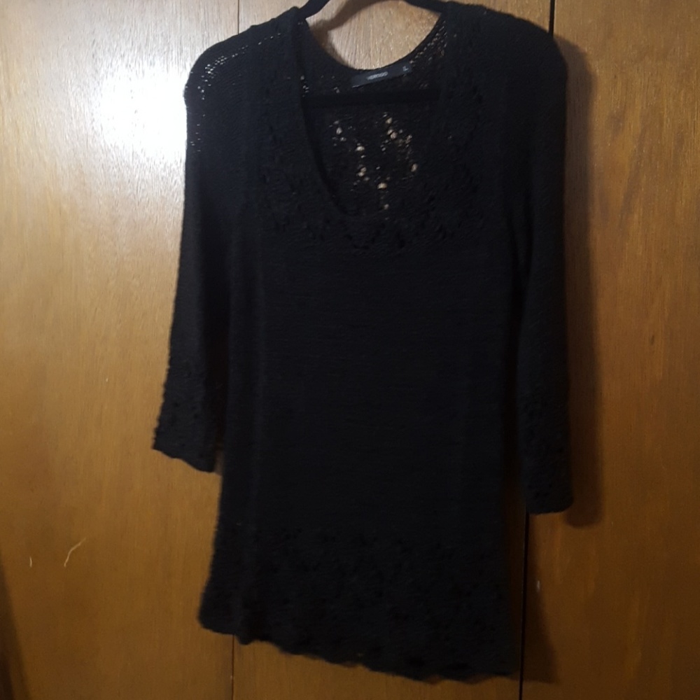 Black pullover sweater 3/4 sleeve