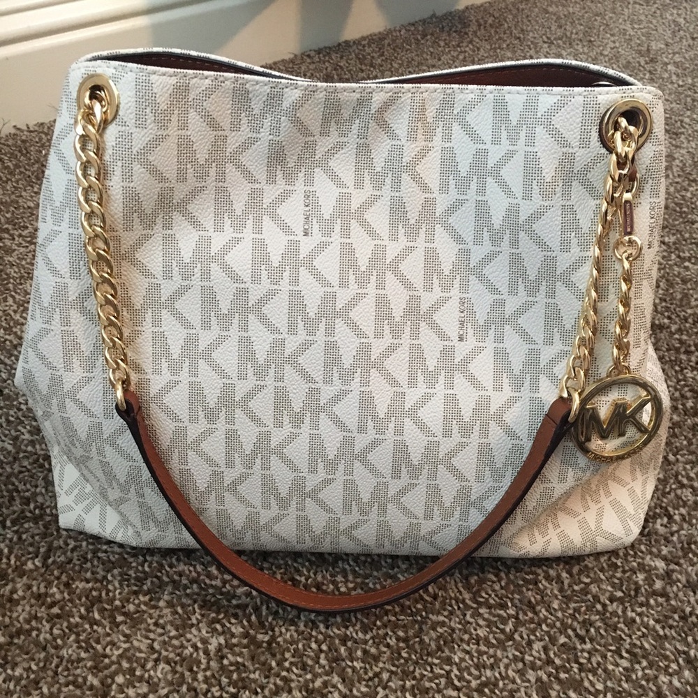 Michael Kors Raven Large Shoulder Bag