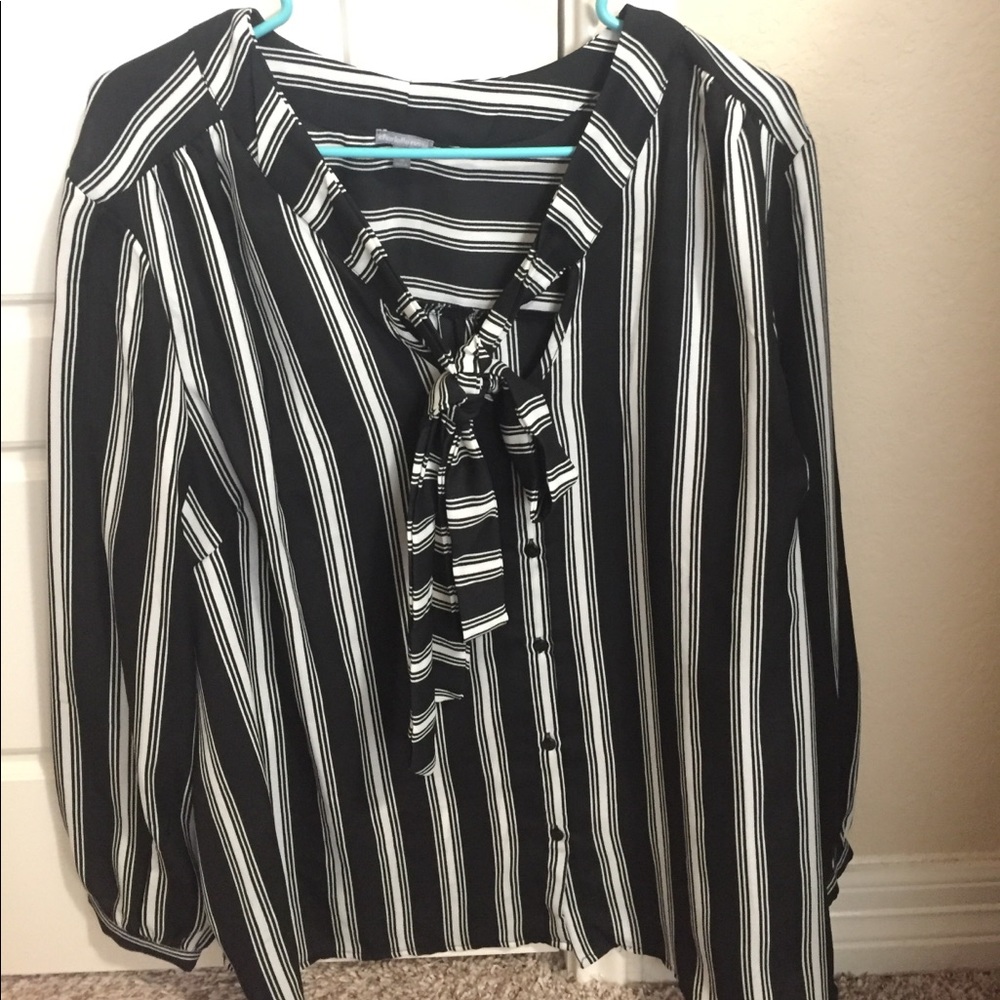 🌟BRAND NEW🌟 Button down long sleeve top