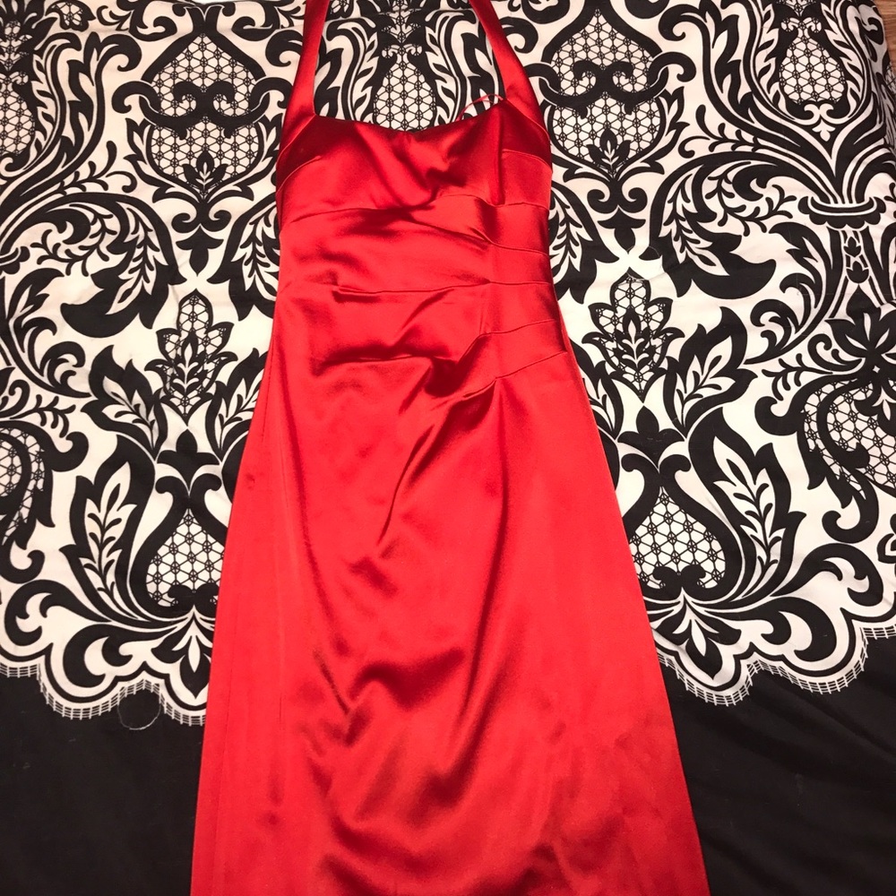SHORT RED DRESS