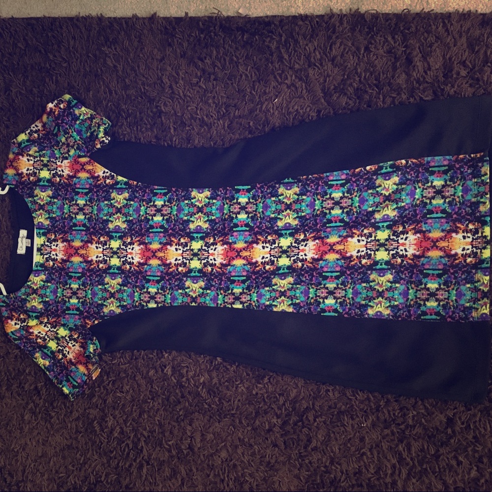 A Olsenboye dress very pretty on