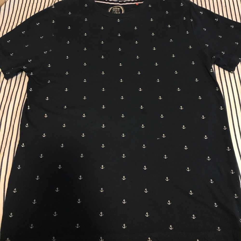 Grate simple anchor t shirt very comfortable!