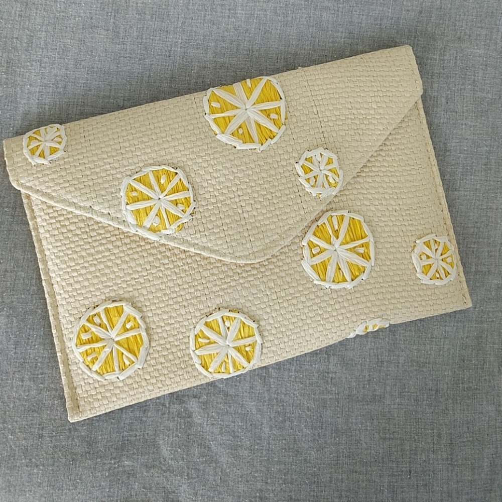 Straw Lemon Clutch