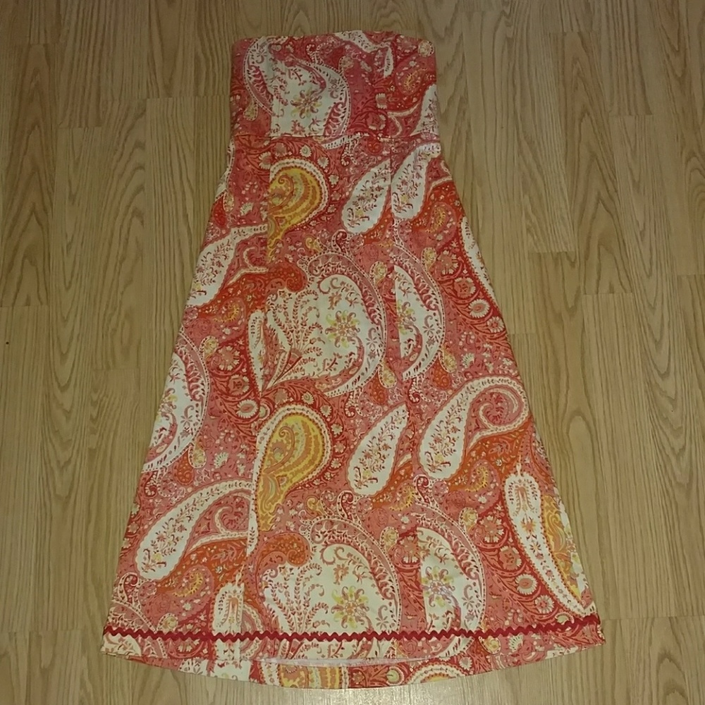 Paisley print dress cute cut out in back