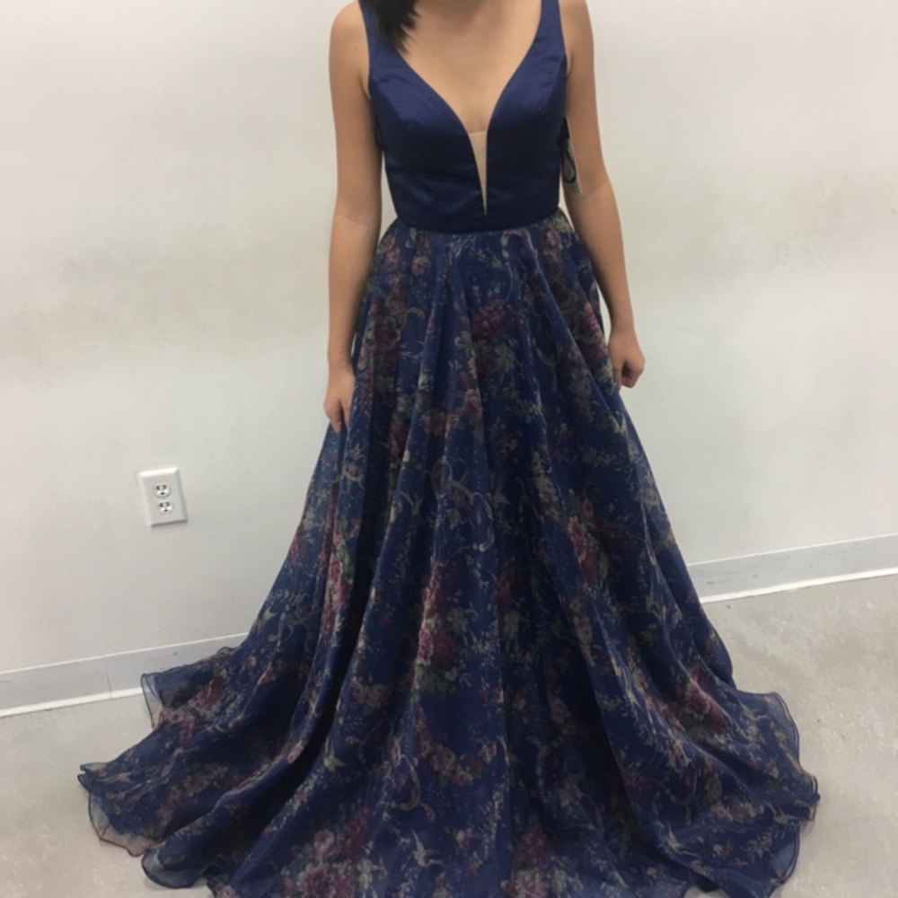 Sherri Hill dress size 4