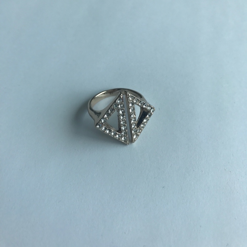 Triangle ring - Picture 2 of 4