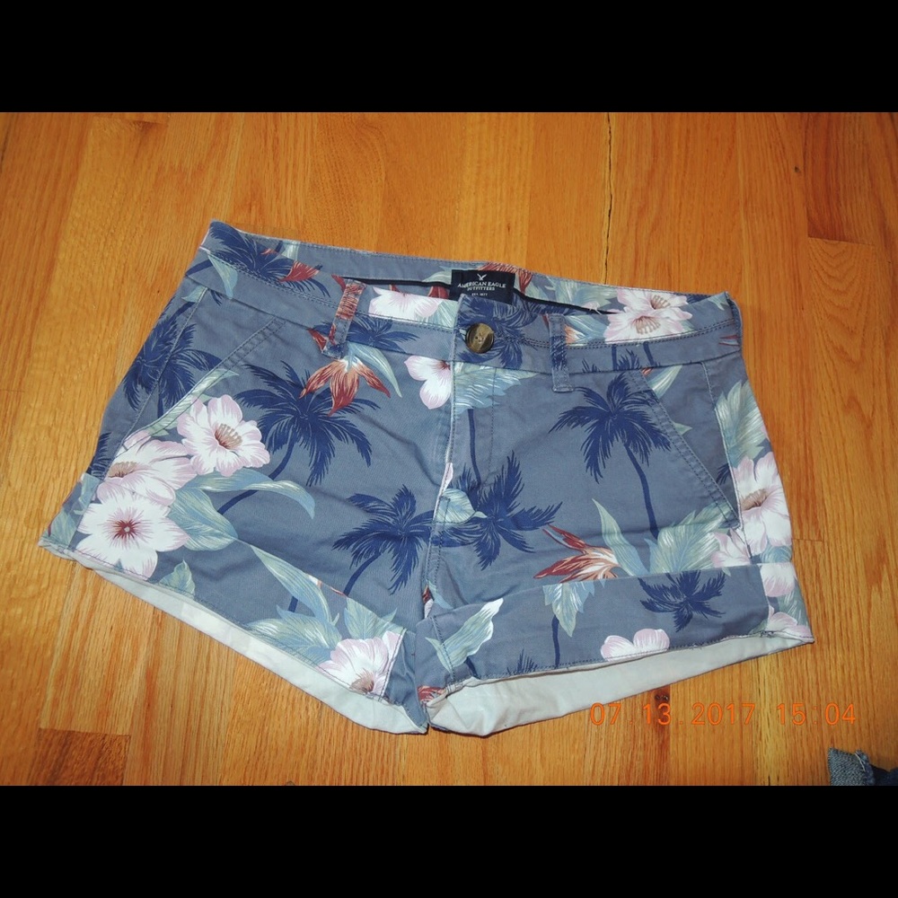 Super Cute American Eagle Midi Palm Print Shorts 6