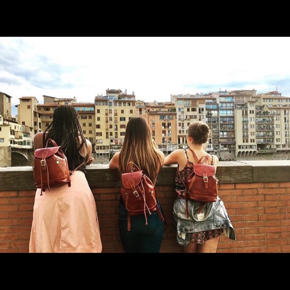 Meet your Posher, Tia