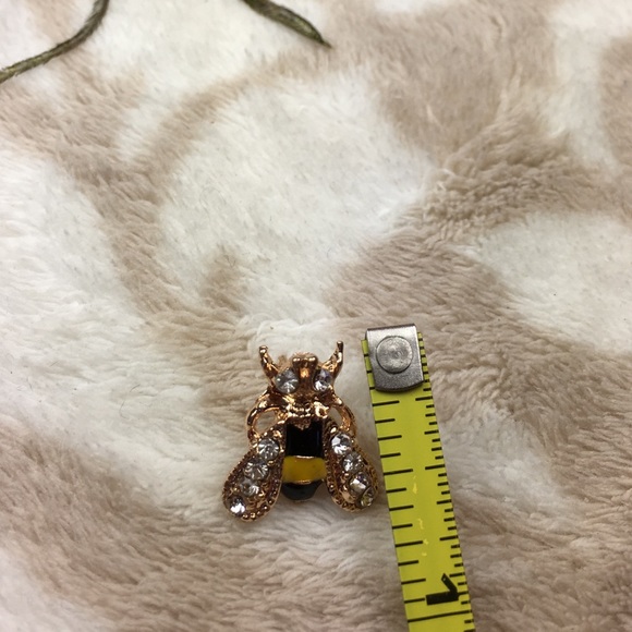 Bumblebee Earrings - Picture 6 of 7