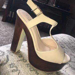 Wooden heel pumps