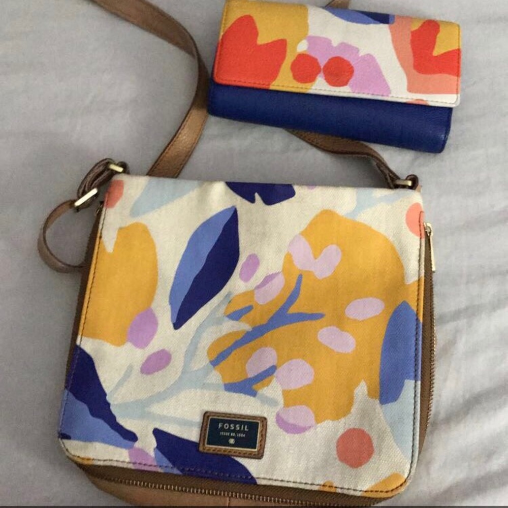 Fossil Expandable Cross body with matching wallet