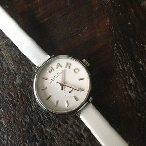 WHITE AND SILVER AUTHENTIC MARC JACOBS WATCH
