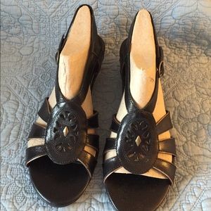 Clarks Bermuda Julep Black sandal w/ cutout detail