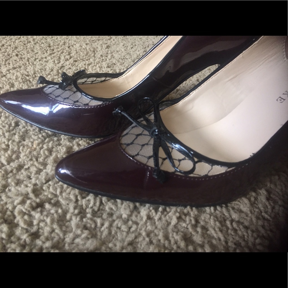 Audrey Brooke Pointed-Toe Patent Leather Pumps 👠