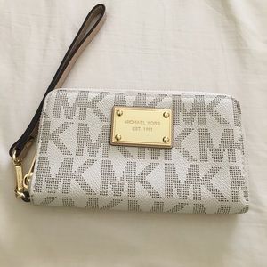 🌹•Michael Kors• wristlet wallet