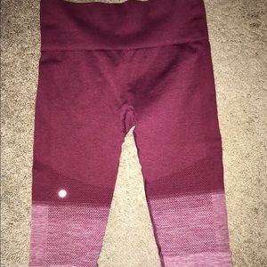 Seamlessly street crops size 6 snug fit like new