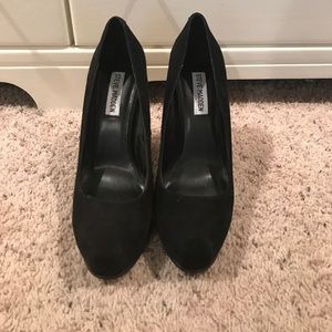 Steve Madden Black suede heels