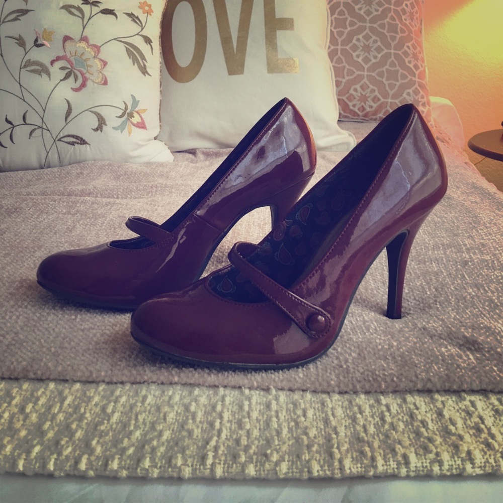 American Eagle pumps