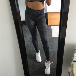 90 Degree Snake Scale Leggings
