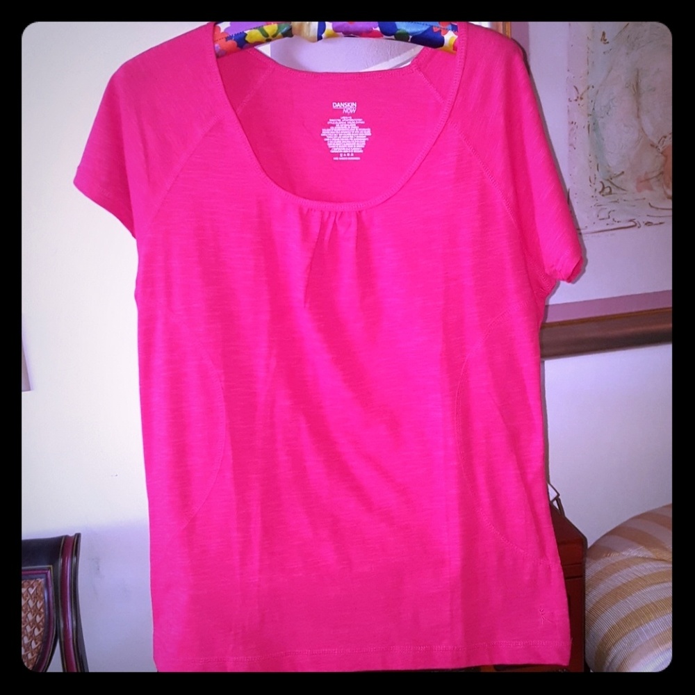 Danskin Now Red Short Sleeves Rounded Neckline Top.