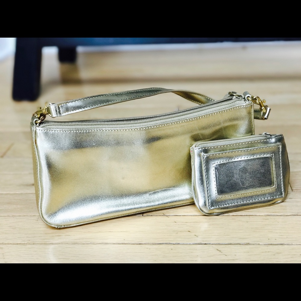 GOLD CLUTCH/ WRISTLETwith matching CARD HOLDER!