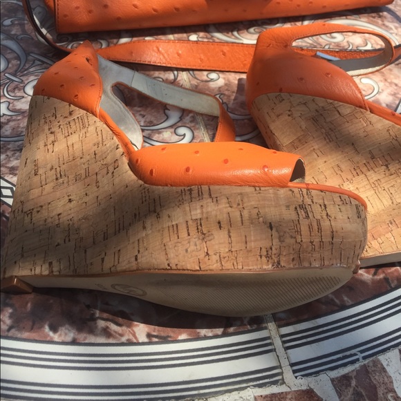 Michael Kor wedges size 91/2 like new and purse - Picture 2 of 4