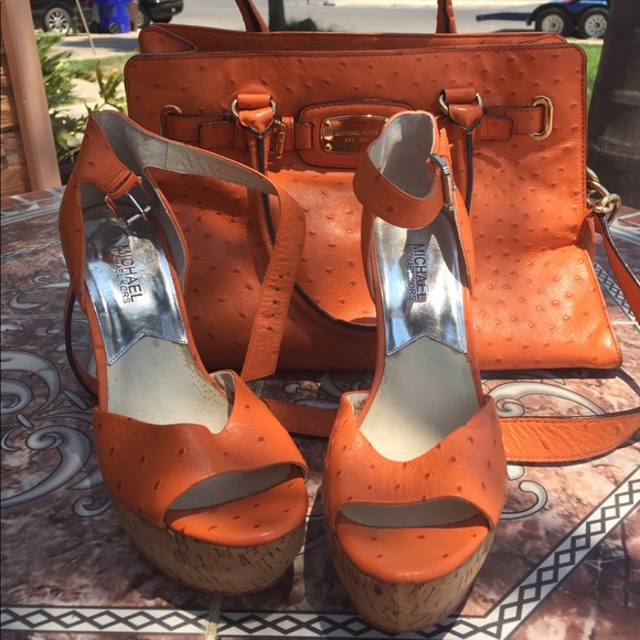 Michael Kor wedges size 91/2 like new and purse - Picture 4 of 4