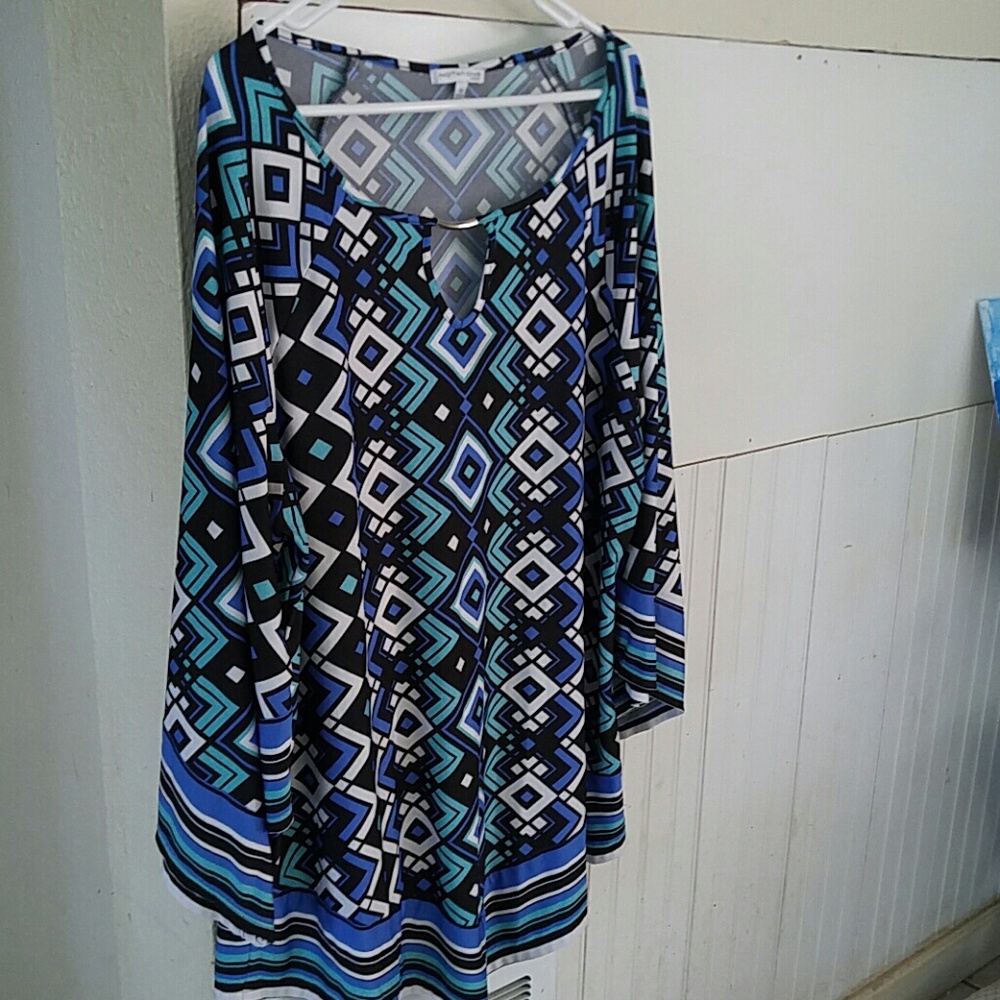 Super cute bright colored tunic!