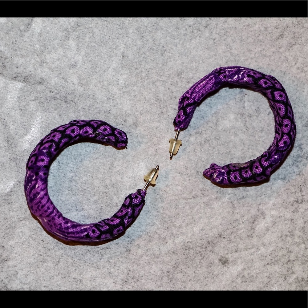Hoop Curve Earrings – Purple