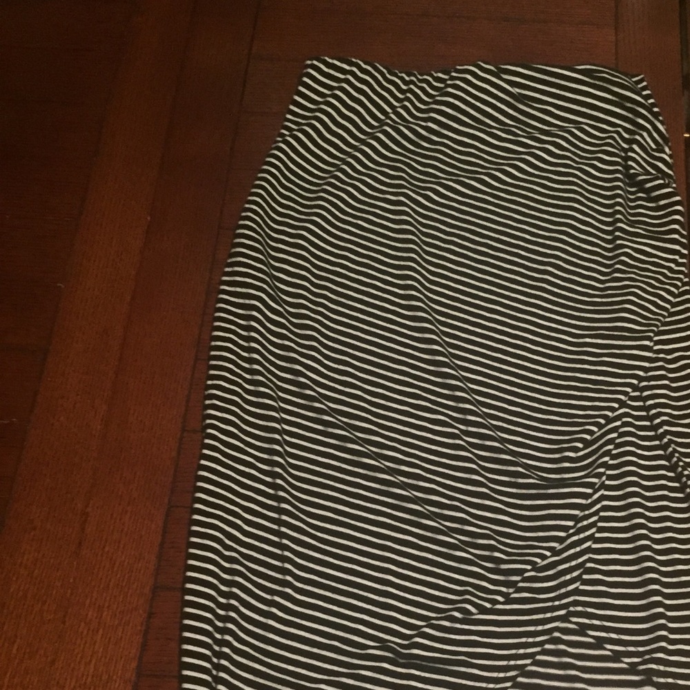 Fitted spandex pencil skirt