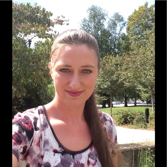 Meet your Posher, Rebecca - Picture 2 of 4