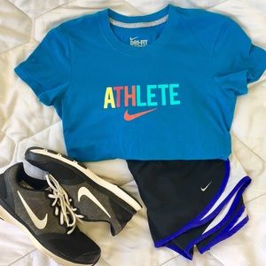 ⭐️ $5 sale ⭐️ Nike dri-fit teal "athlete" tee