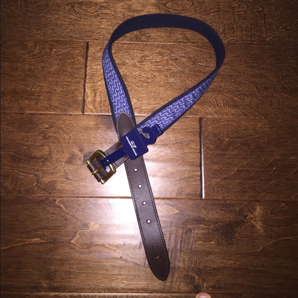 Never worn Vineyard Vines size 30 belt