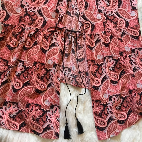 🔻$50 EXPRESS Open Tie Back Paisley Sleeveless Top - Picture 4 of 8