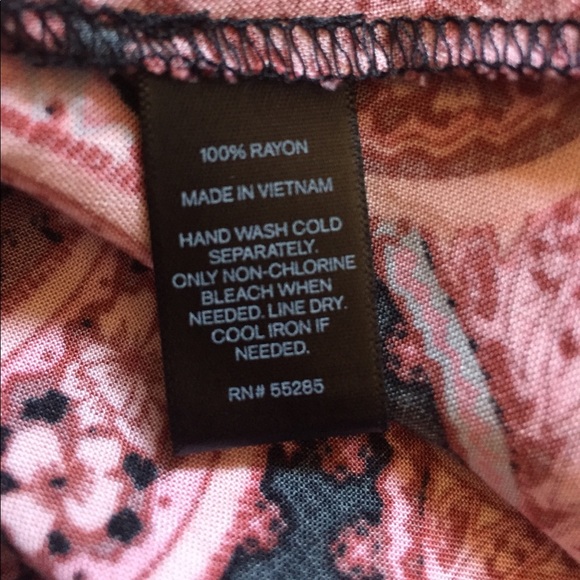 🔻$50 EXPRESS Open Tie Back Paisley Sleeveless Top - Picture 5 of 8