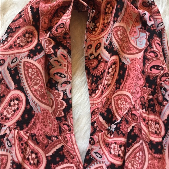 🔻$50 EXPRESS Open Tie Back Paisley Sleeveless Top - Picture 8 of 8