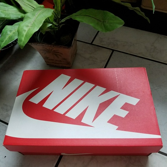 Worn once for 15 min. RED NIKE ROSHE'S - Picture 3 of 7