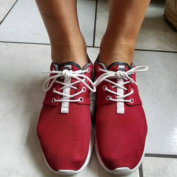 Worn once for 15 min. RED NIKE ROSHE'S - Picture 4 of 7