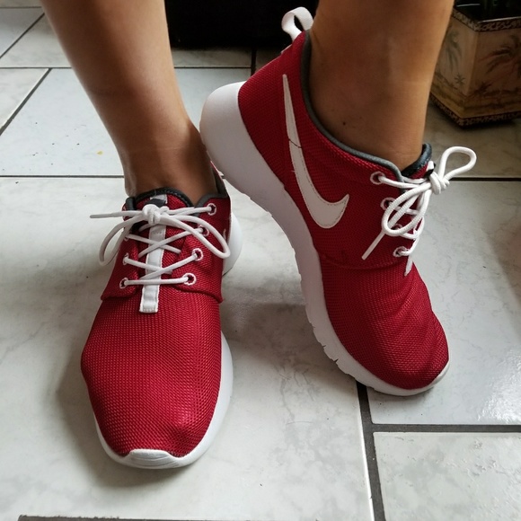 Worn once for 15 min. RED NIKE ROSHE'S - Picture 7 of 7