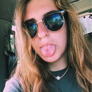 Meet your Posher, Hailey