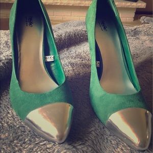 New Never Worn Green Heels Pumps