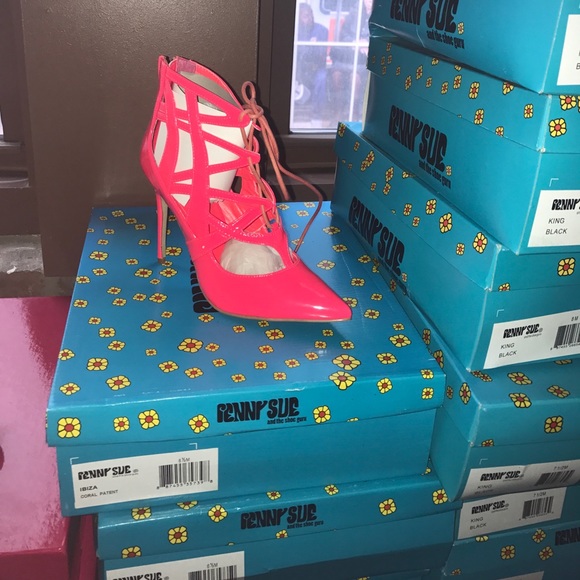 Shoes - Picture 2 of 4