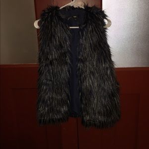 Only worn ONCE Adorable faux fur vest!!