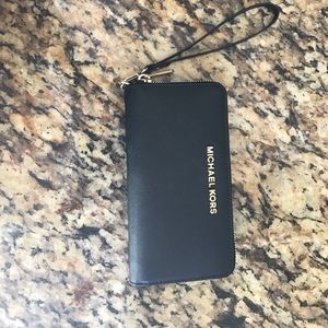 Michael Kors wallet with detachable wristlet