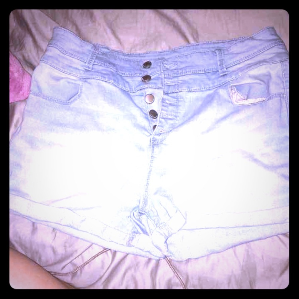 High waisted bluejean shorts