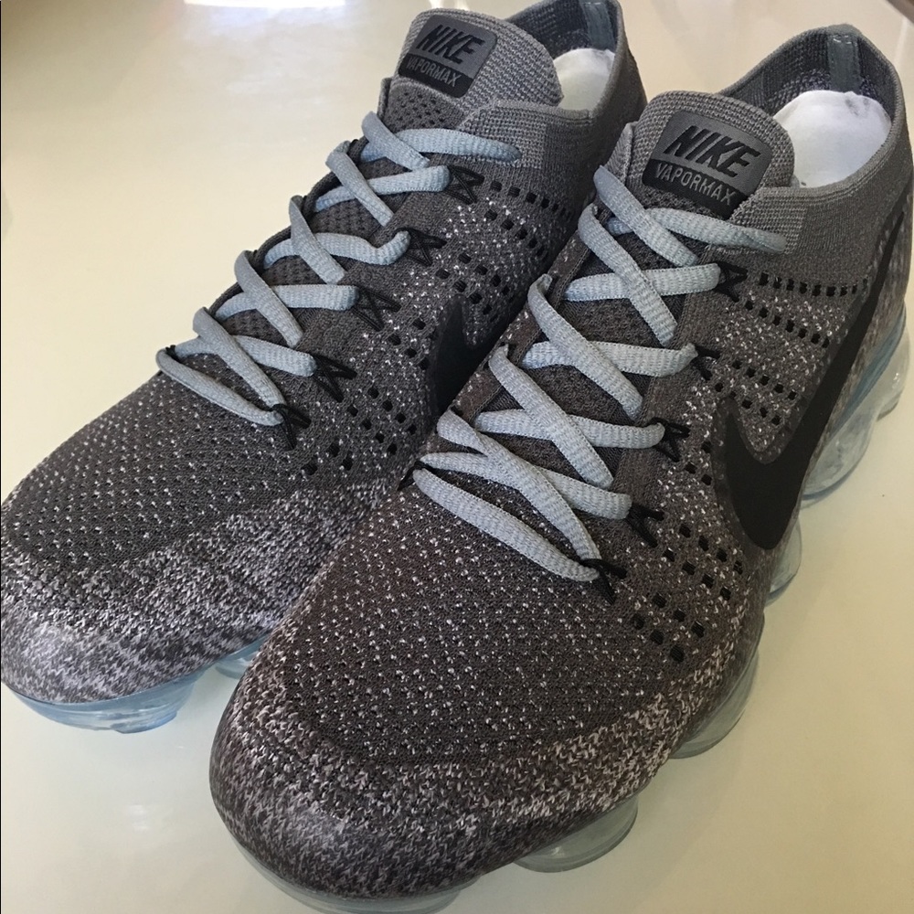 Nike air vapormax gray size 10 men like new