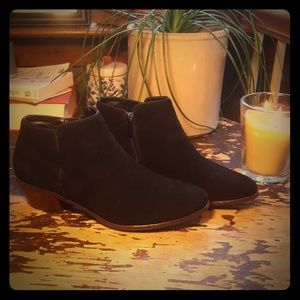 Never Worn - Crown Vintage Tabitha Booties