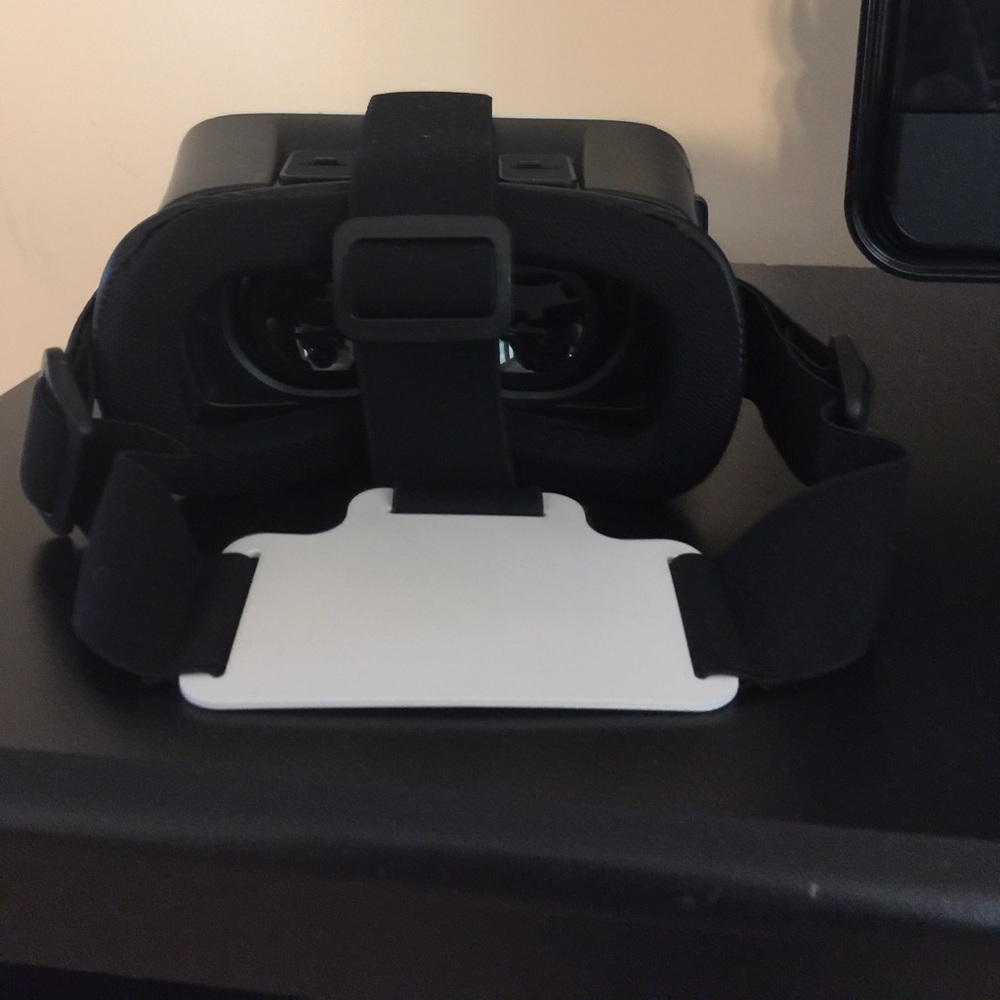 Virtual Reality headset! - Picture 2 of 2