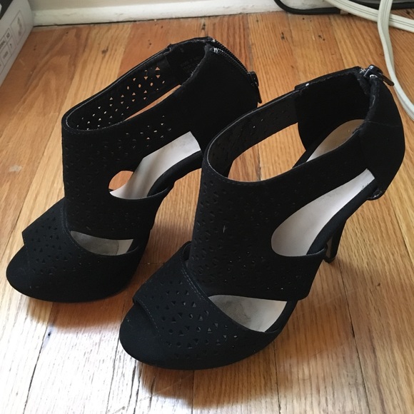 Black open toe heel - Picture 2 of 3