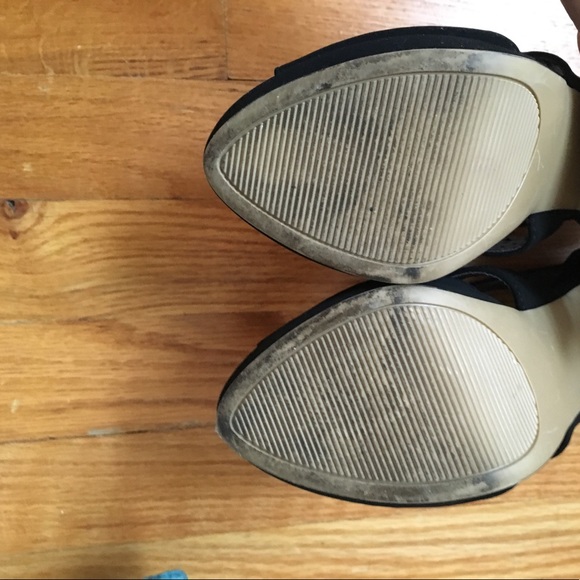 Black open toe heel - Picture 3 of 3